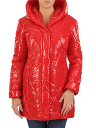 Czerwona kurtka z pikowanej tkaniny z kapturem 30667