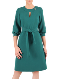 Zielona sukienka z ozdobnym wycięciem przy dekolcie 37313